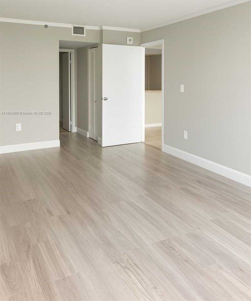 Small Image of 555 15TH ST #32D, Miami Number 13