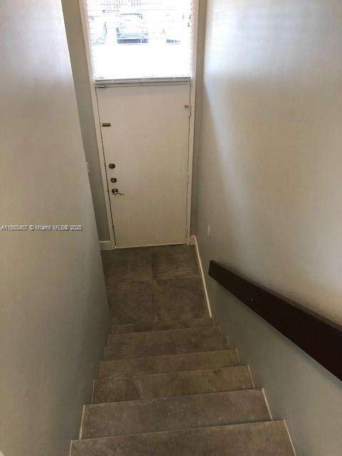 Small Image of 425 WEST PARK DR #12, Miami Number 6
