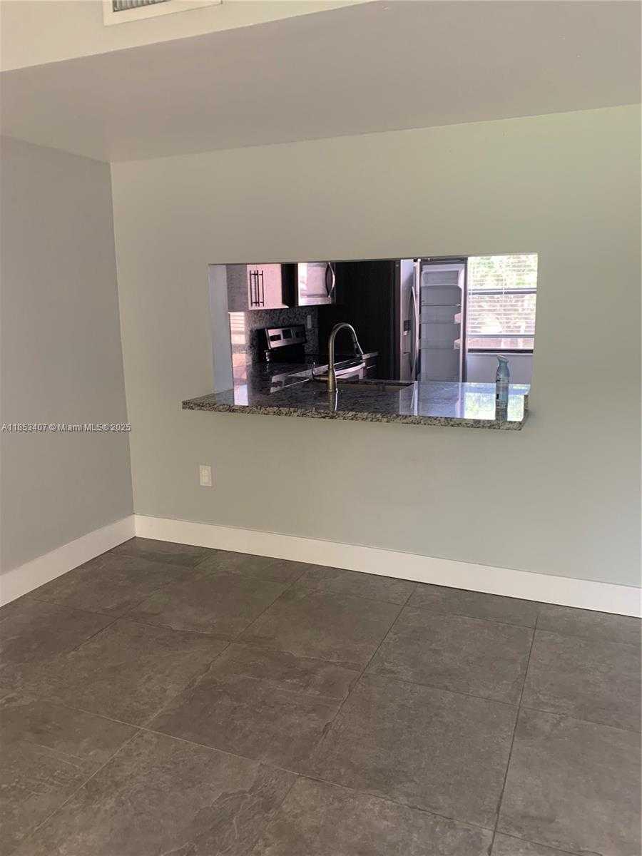 Small Image of 425 WEST PARK DR #12, Miami Number 8