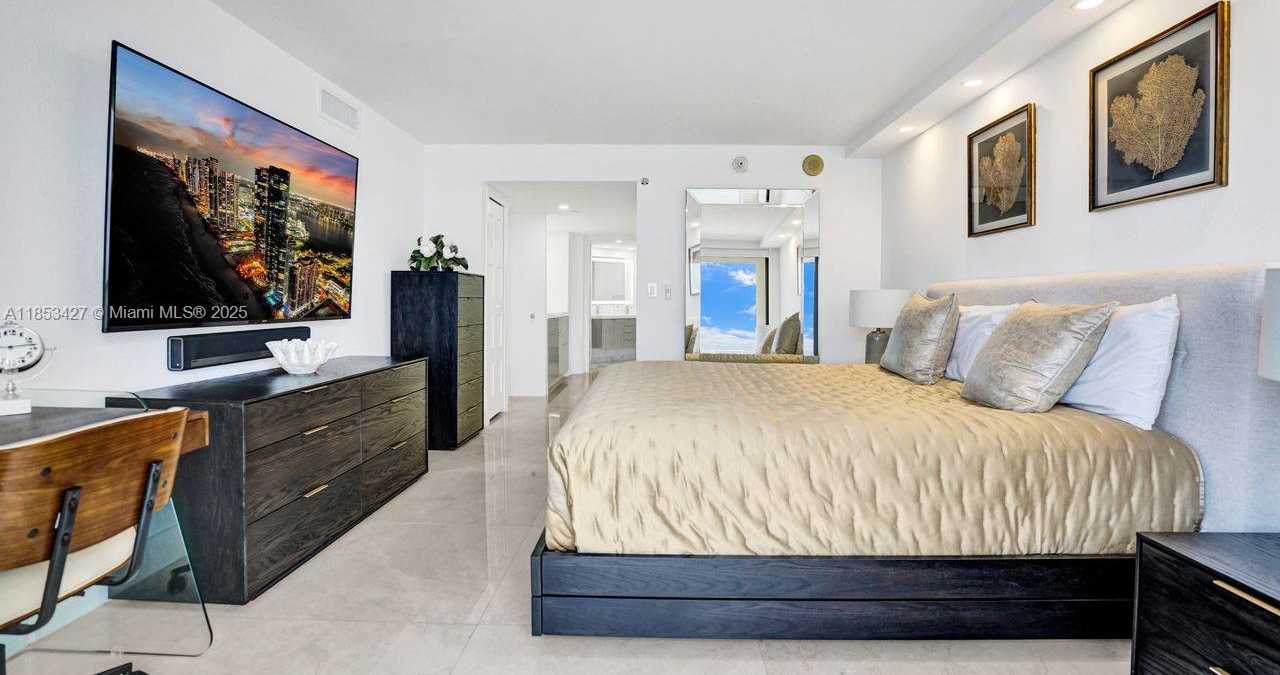 Small Image of 5757 COLLINS AVE #1605, Miami Beach Number 12
