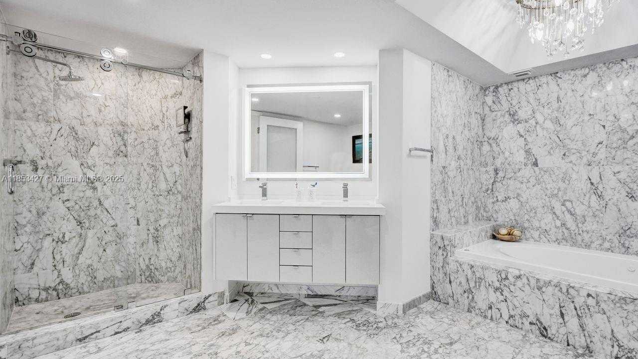 Small Image of 5757 COLLINS AVE #1605, Miami Beach Number 15