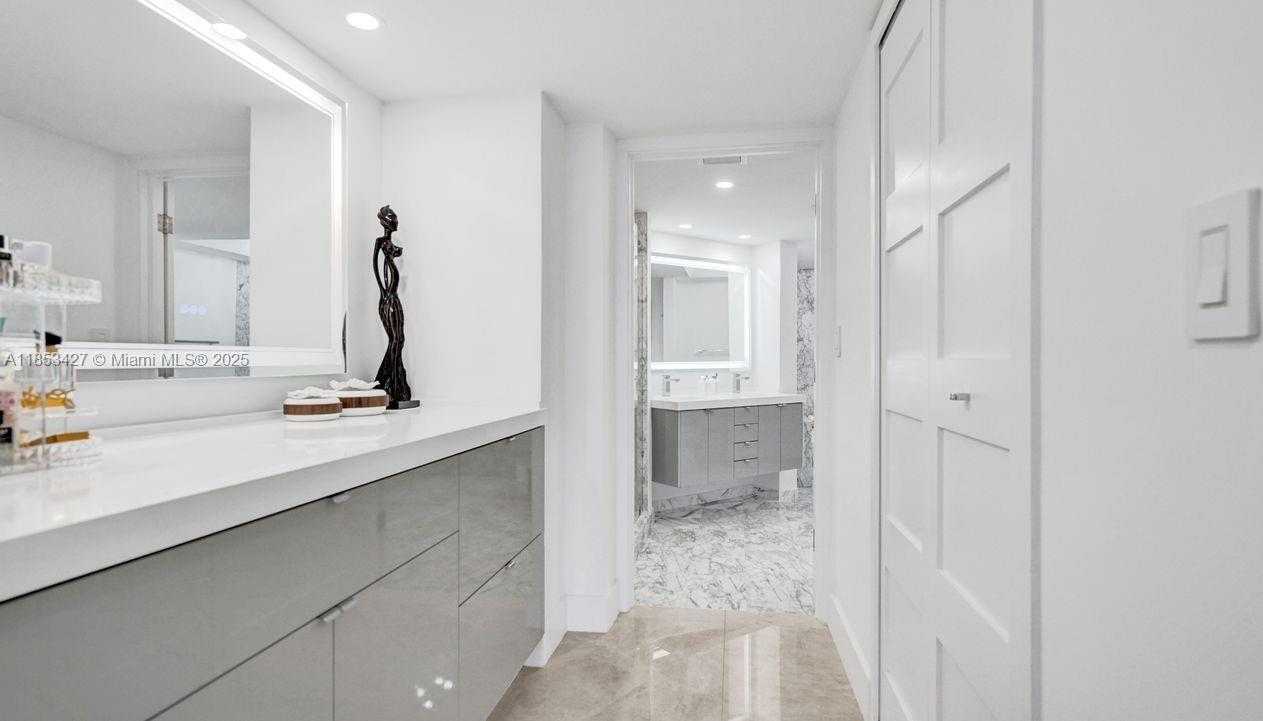 Small Image of 5757 COLLINS AVE #1605, Miami Beach Number 16