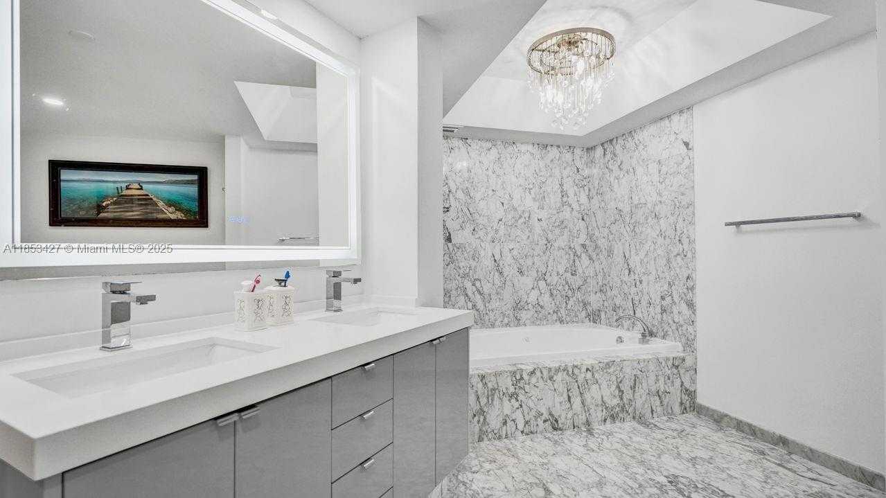 Small Image of 5757 COLLINS AVE #1605, Miami Beach Number 17