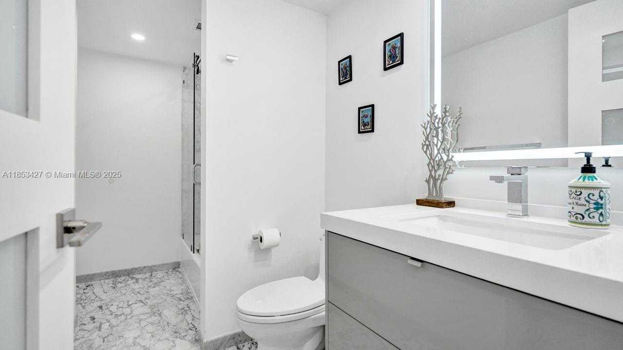 Small Image of 5757 COLLINS AVE #1605, Miami Beach Number 20