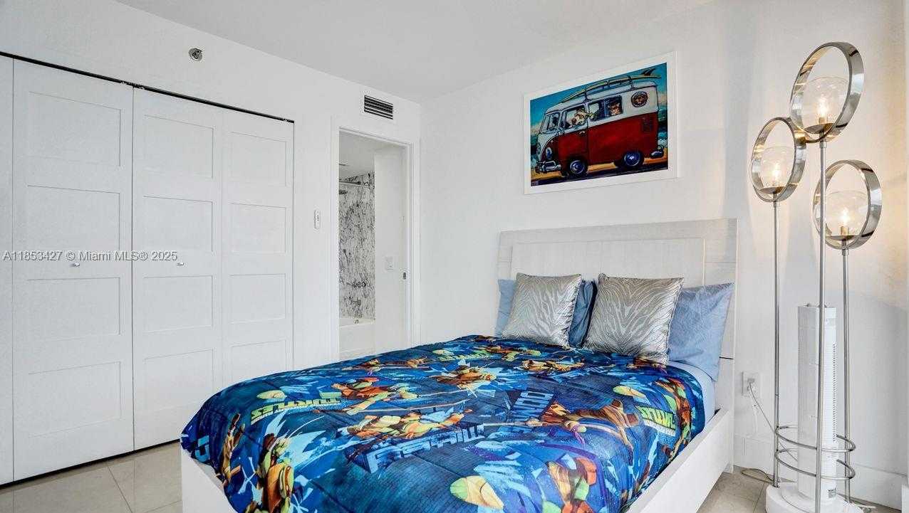 Small Image of 5757 COLLINS AVE #1605, Miami Beach Number 21