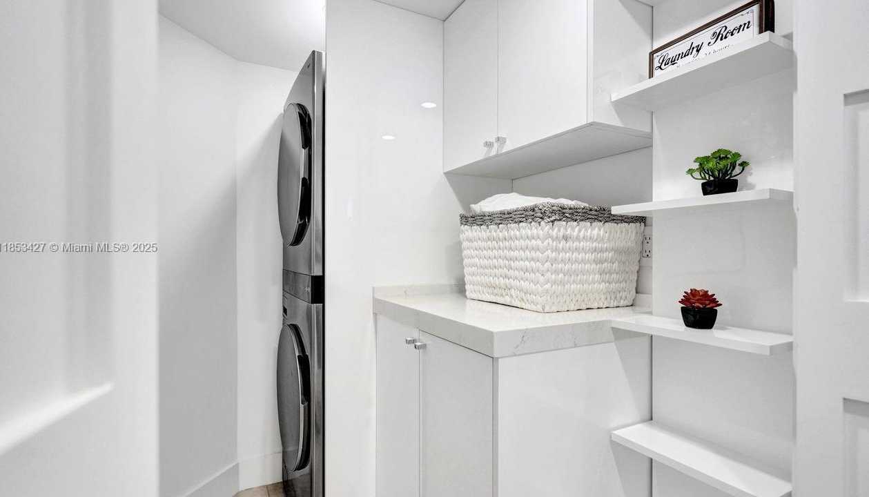 Small Image of 5757 COLLINS AVE #1605, Miami Beach Number 23