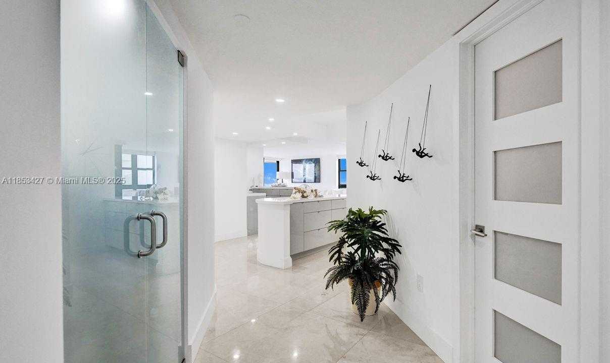 Small Image of 5757 COLLINS AVE #1605, Miami Beach Number 24