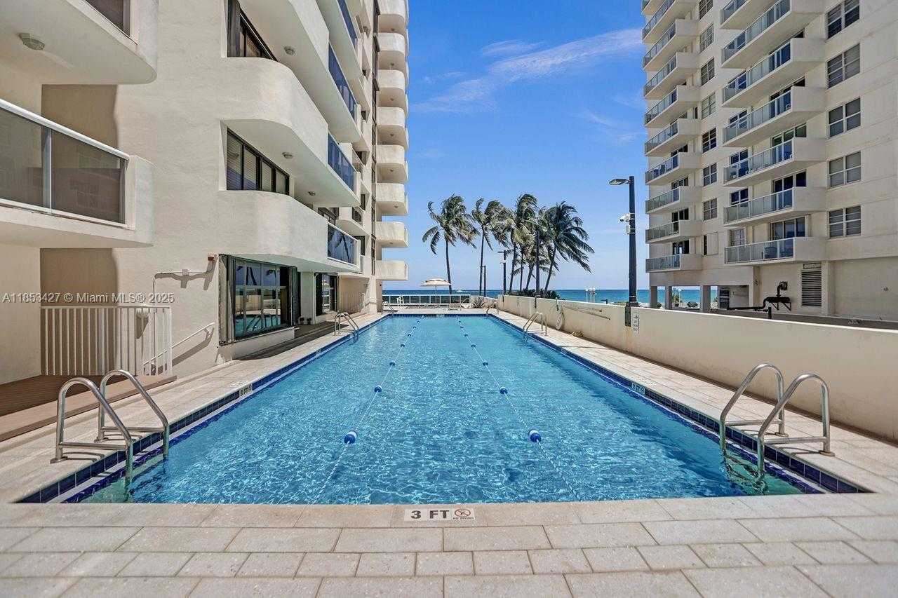 Small Image of 5757 COLLINS AVE #1605, Miami Beach Number 27