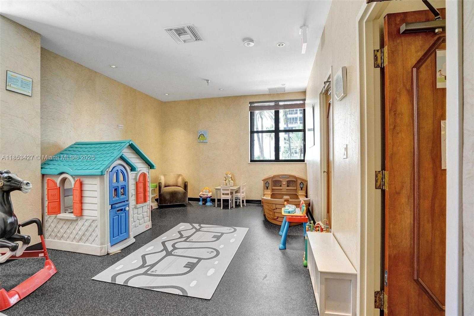 Small Image of 5757 COLLINS AVE #1605, Miami Beach Number 40