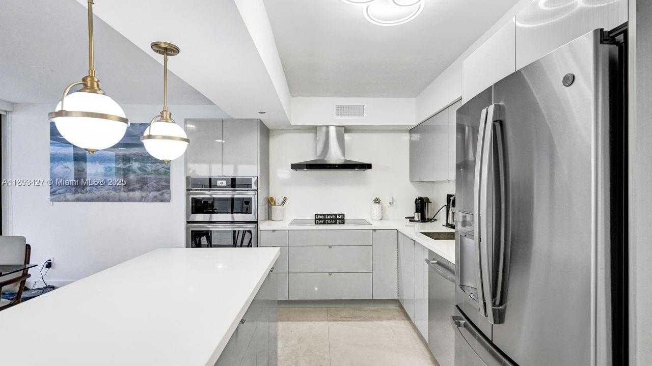 Small Image of 5757 COLLINS AVE #1605, Miami Beach Number 6