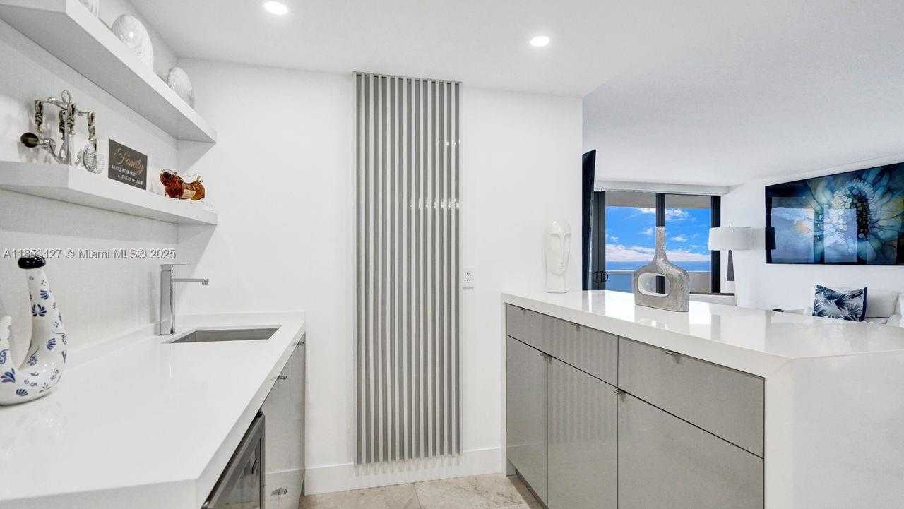 Small Image of 5757 COLLINS AVE #1605, Miami Beach Number 7