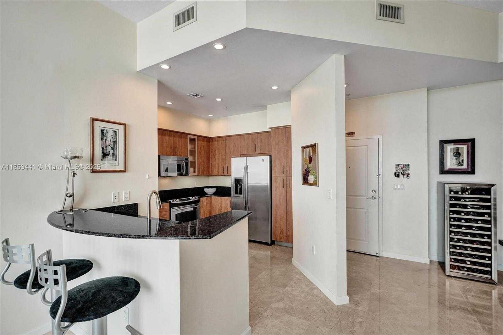 Small Image of 7900 HARBOR ISLAND DR #PH15, North Bay Village Number 19