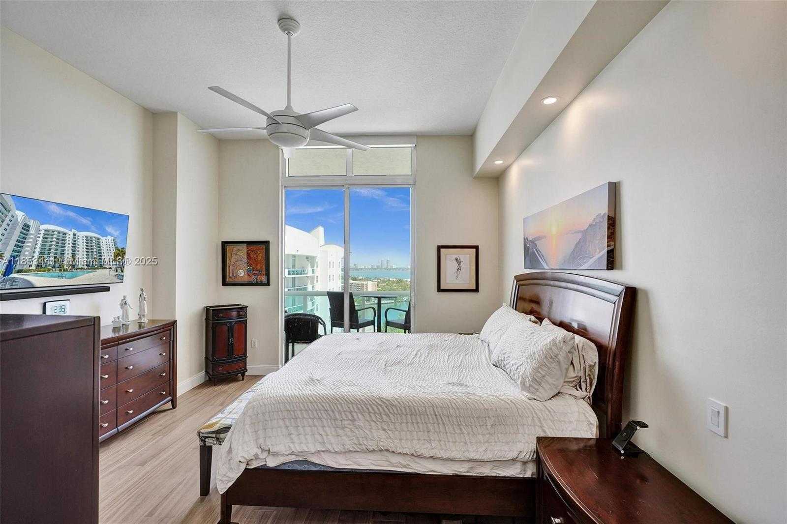 Small Image of 7900 HARBOR ISLAND DR #PH15, North Bay Village Number 24