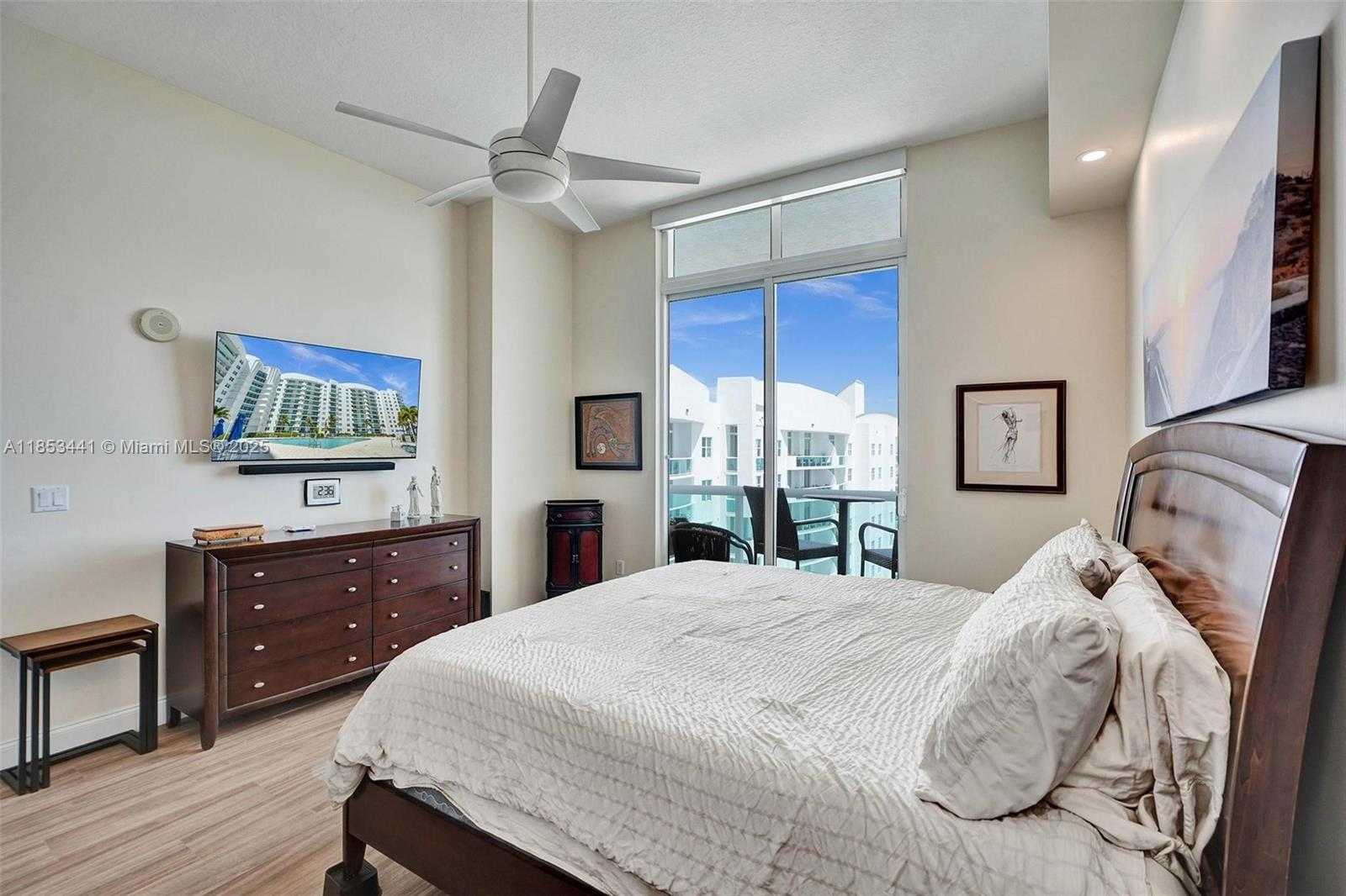 Small Image of 7900 HARBOR ISLAND DR #PH15, North Bay Village Number 25
