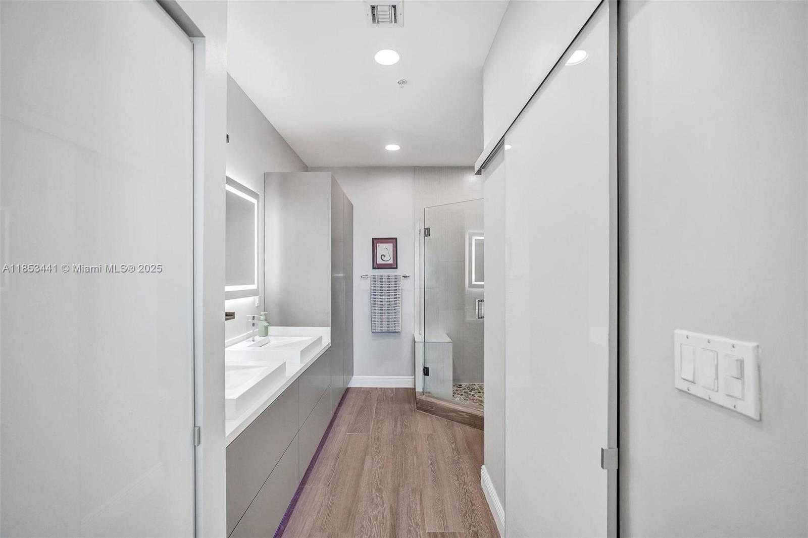 Small Image of 7900 HARBOR ISLAND DR #PH15, North Bay Village Number 28