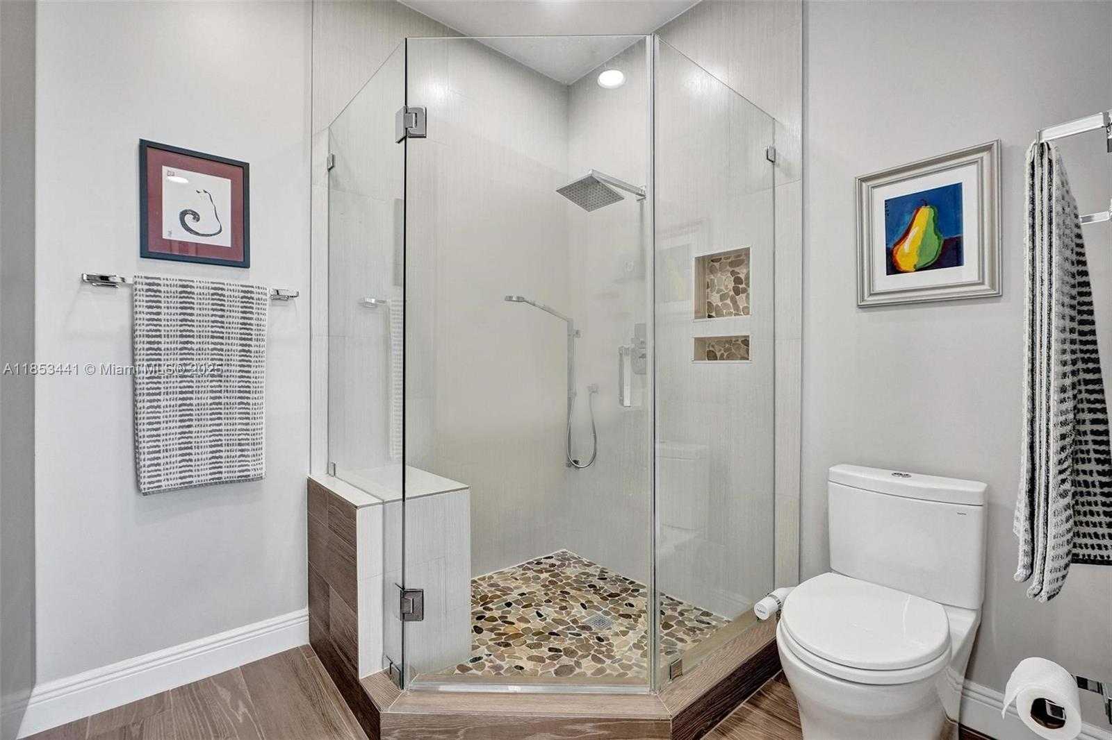 Small Image of 7900 HARBOR ISLAND DR #PH15, North Bay Village Number 30