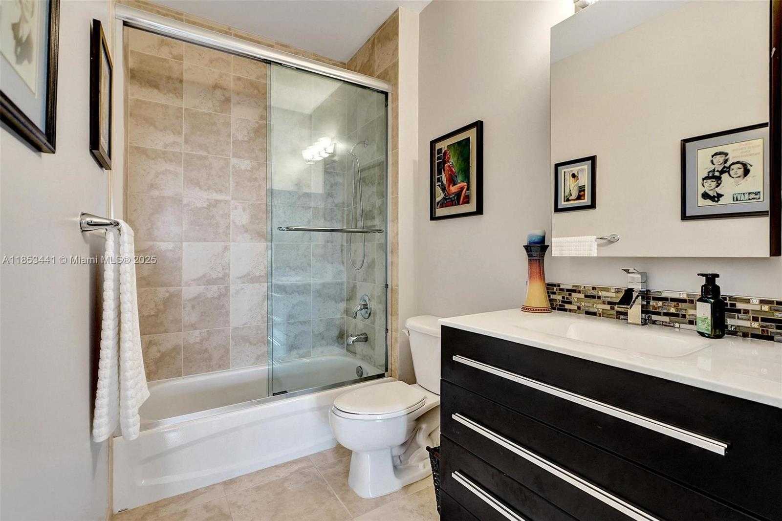 Small Image of 7900 HARBOR ISLAND DR #PH15, North Bay Village Number 37