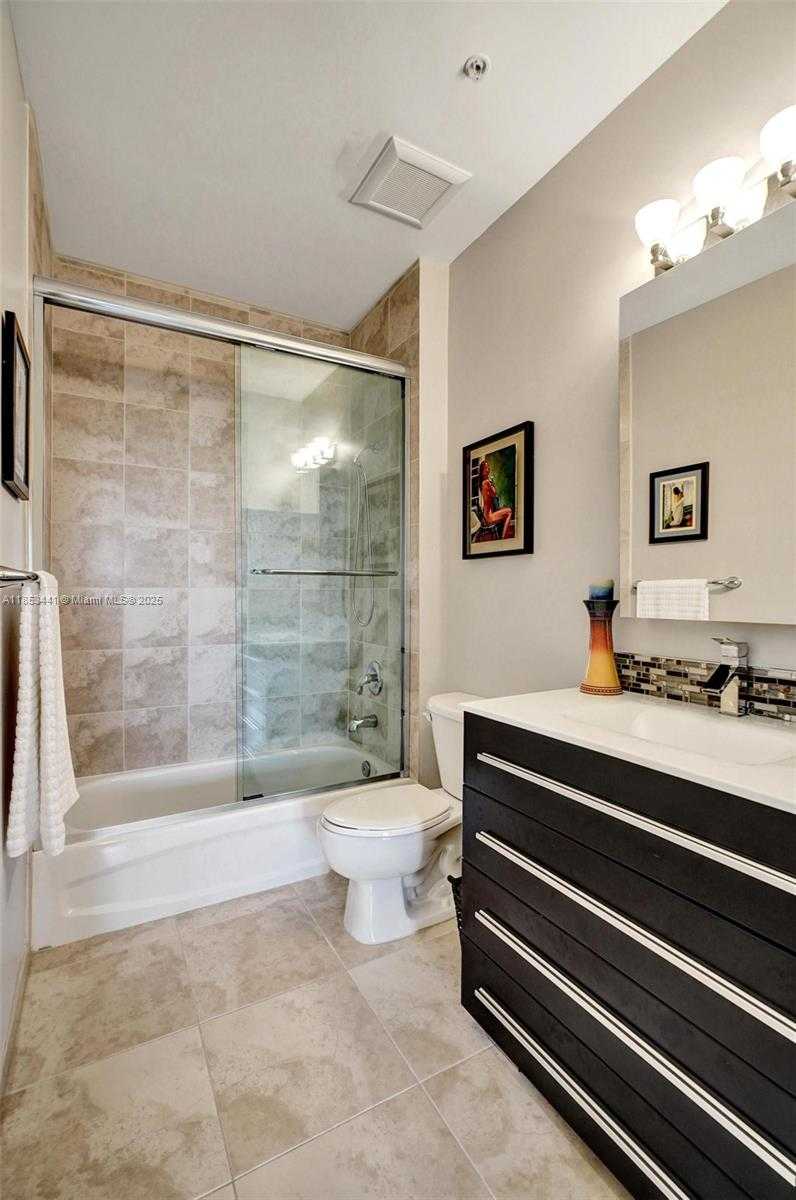 Small Image of 7900 HARBOR ISLAND DR #PH15, North Bay Village Number 38