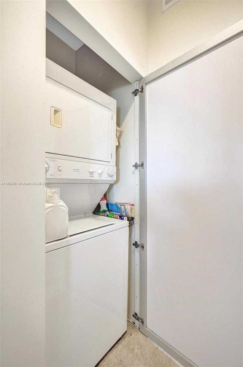 Small Image of 7900 HARBOR ISLAND DR #PH15, North Bay Village Number 40