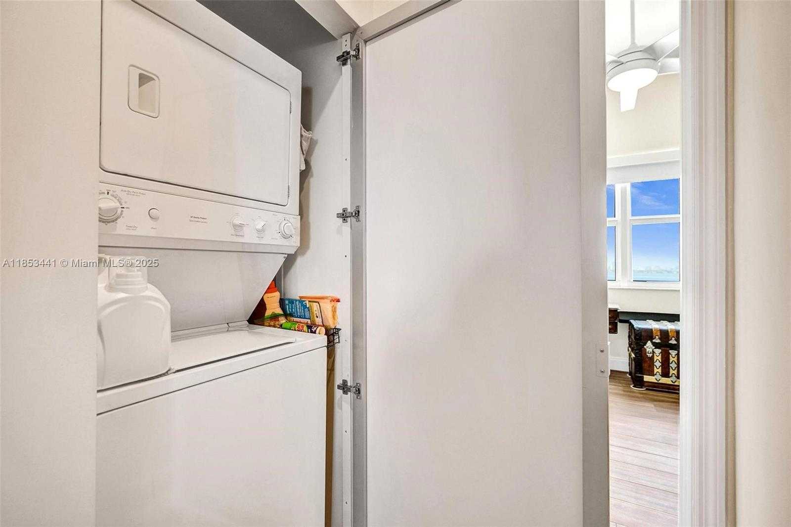 Small Image of 7900 HARBOR ISLAND DR #PH15, North Bay Village Number 41