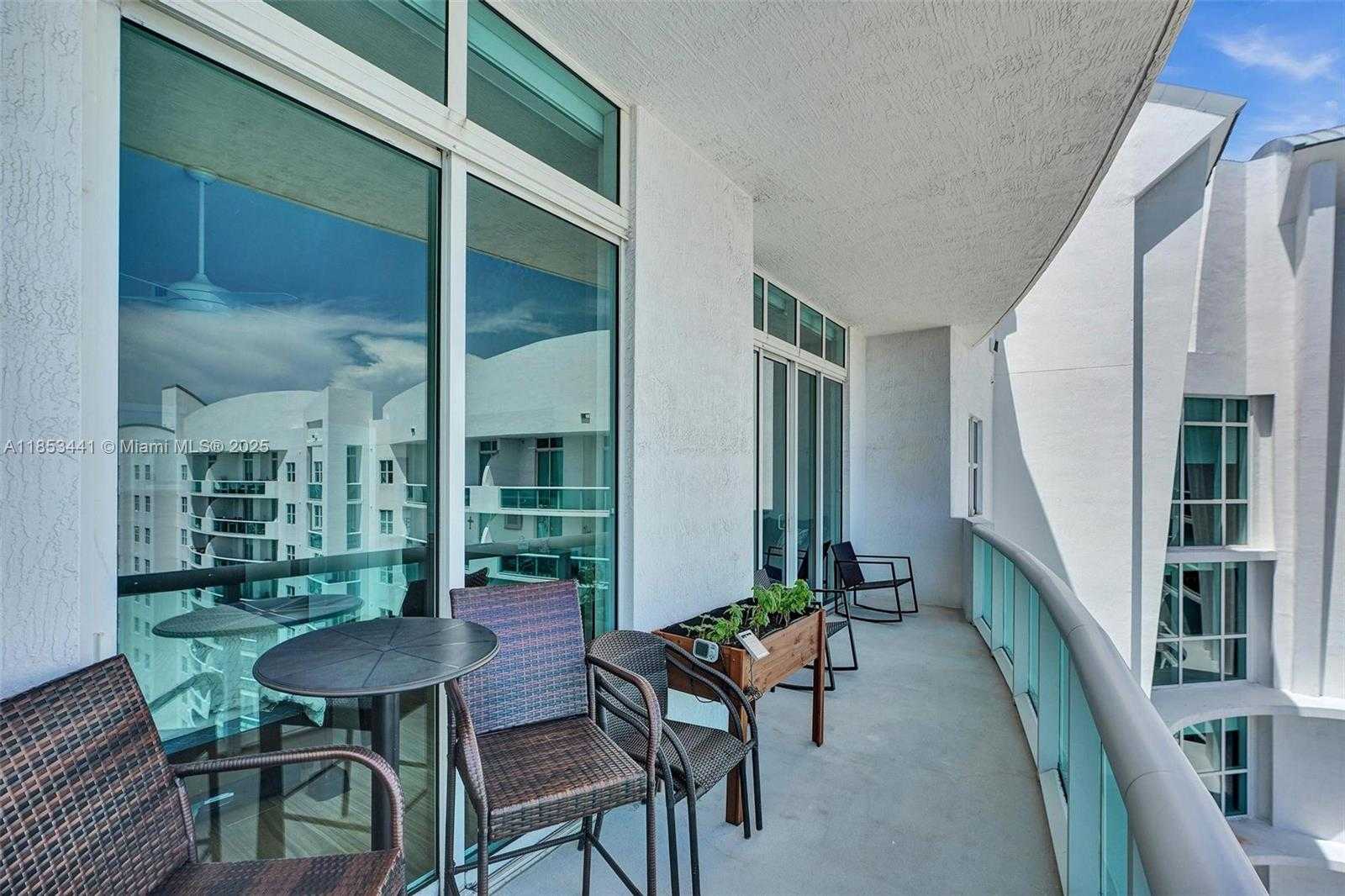 Small Image of 7900 HARBOR ISLAND DR #PH15, North Bay Village Number 48