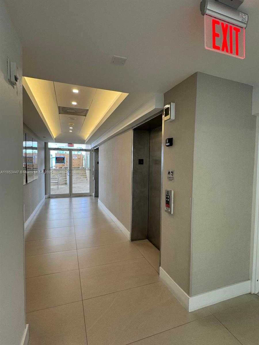 Small Image of 5900 COLLINS AVE #502, Miami Beach Number 13