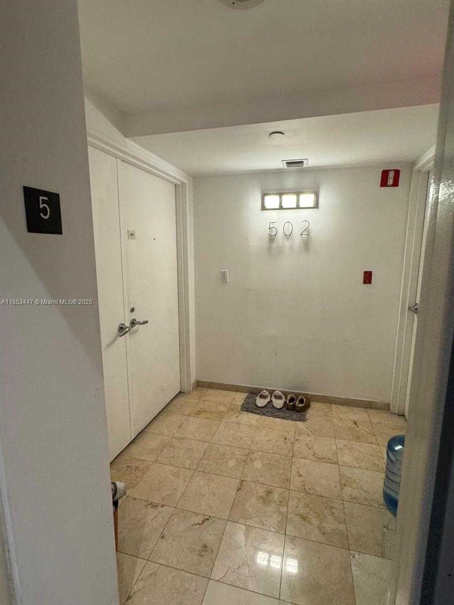 Small Image of 5900 COLLINS AVE #502, Miami Beach Number 15