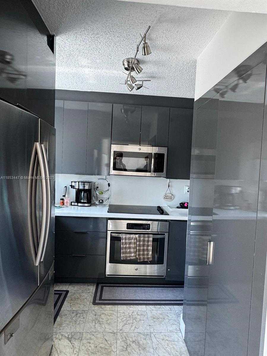 Small Image of 5900 COLLINS AVE #502, Miami Beach Number 20