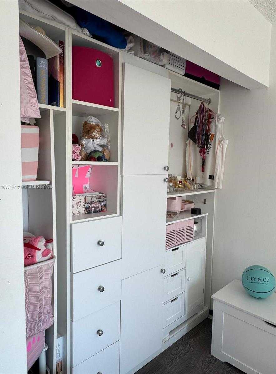 Small Image of 5900 COLLINS AVE #502, Miami Beach Number 26