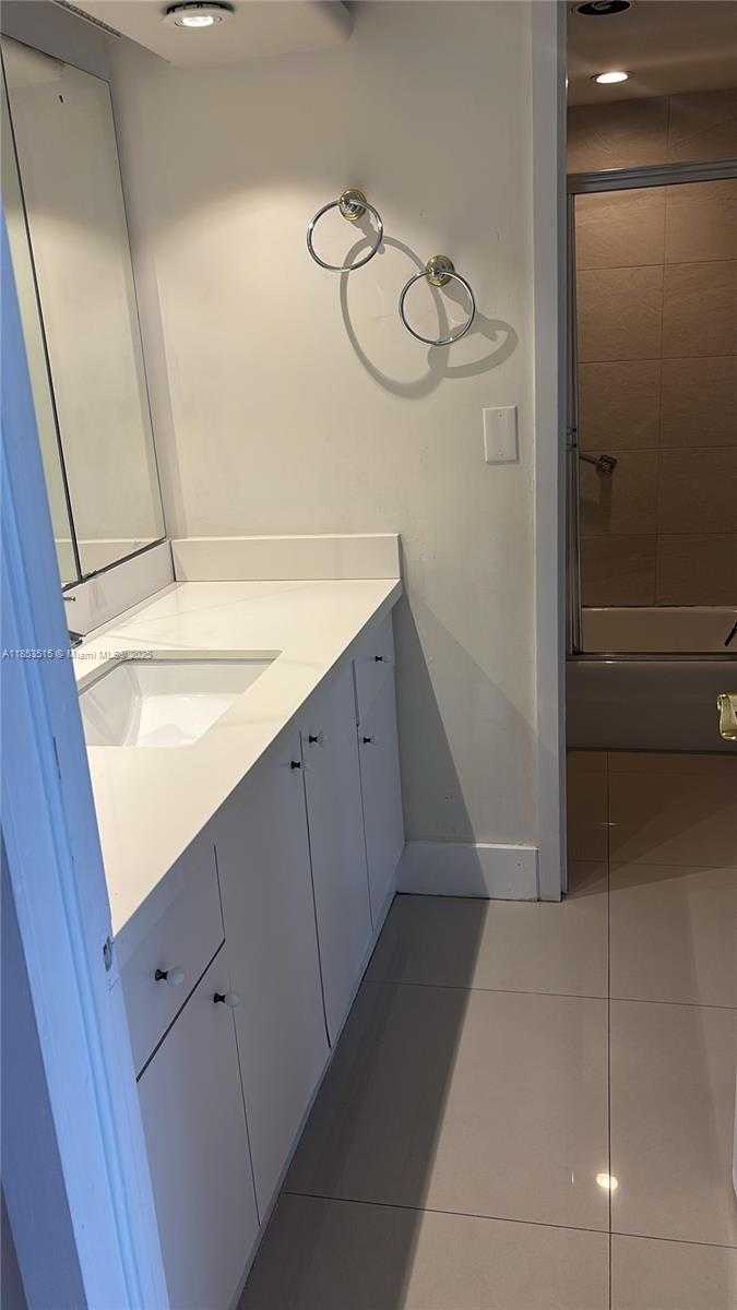 Small Image of 2333 BRICKELL AVE #2607, Miami Number 4