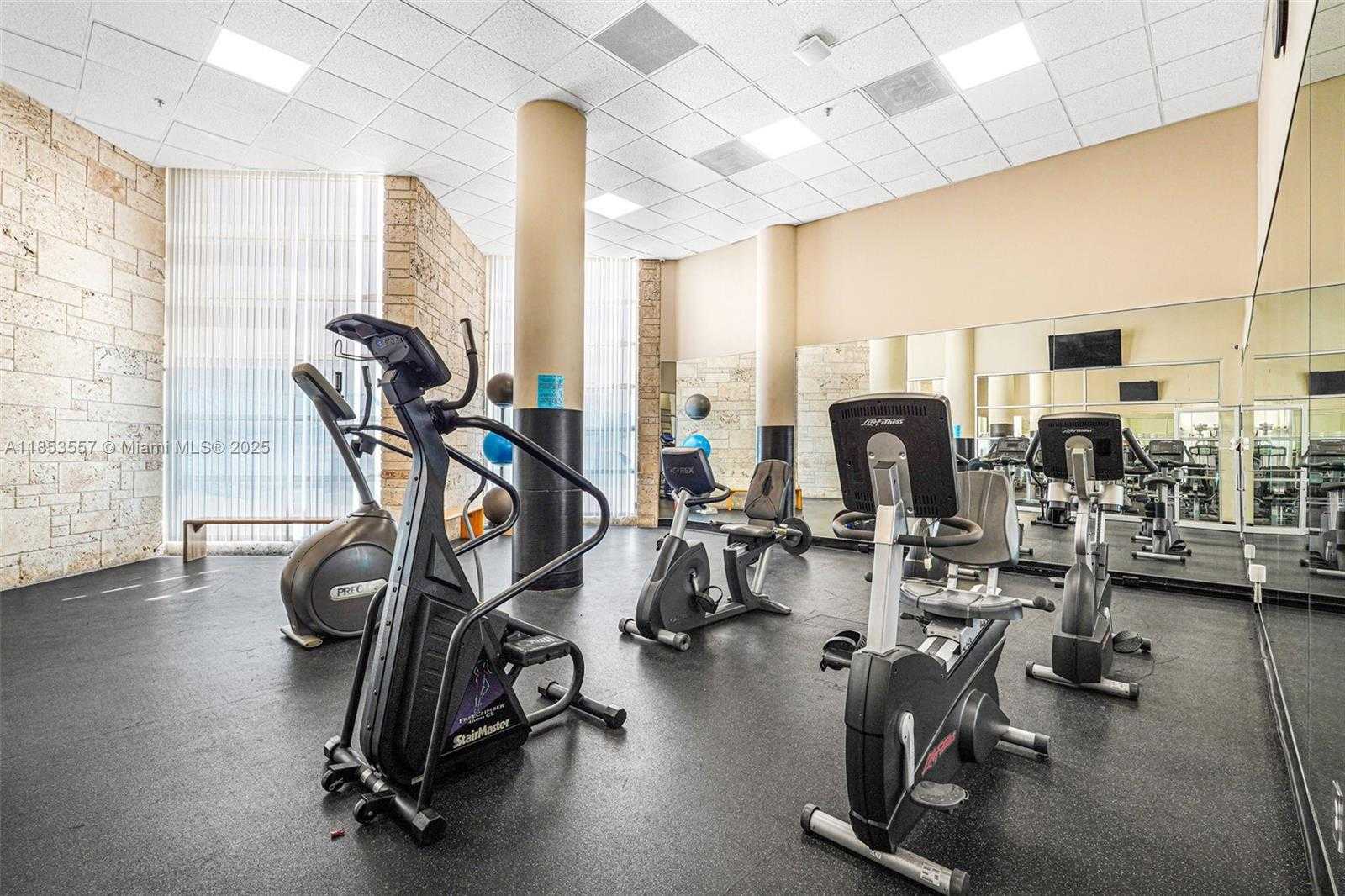 Small Image of 5151 COLLINS AVE #1519, Miami Beach Number 36
