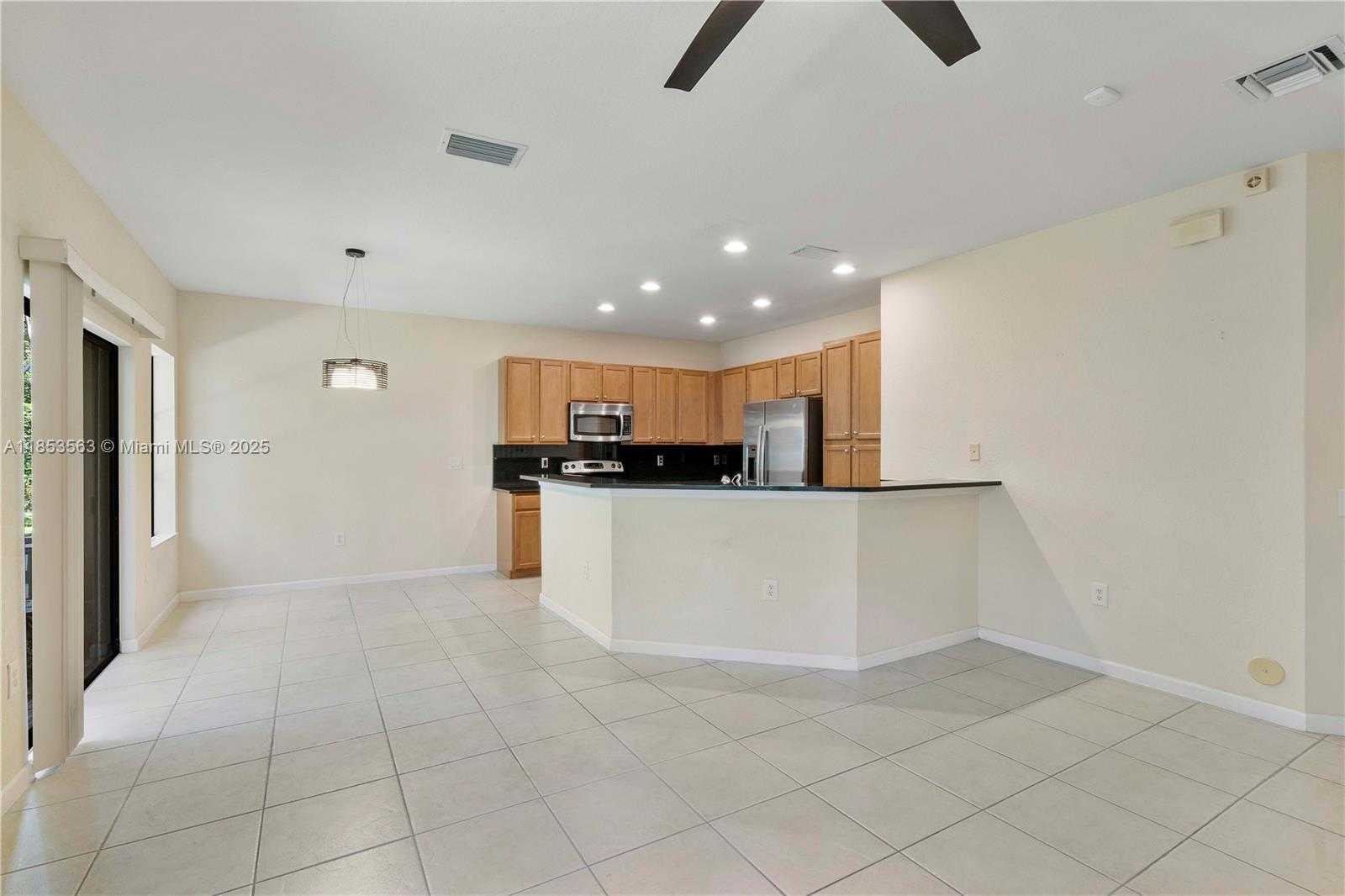 Small Image of 6116 EAST GRAND CYPRESS CIR E, Coconut Creek Number 12