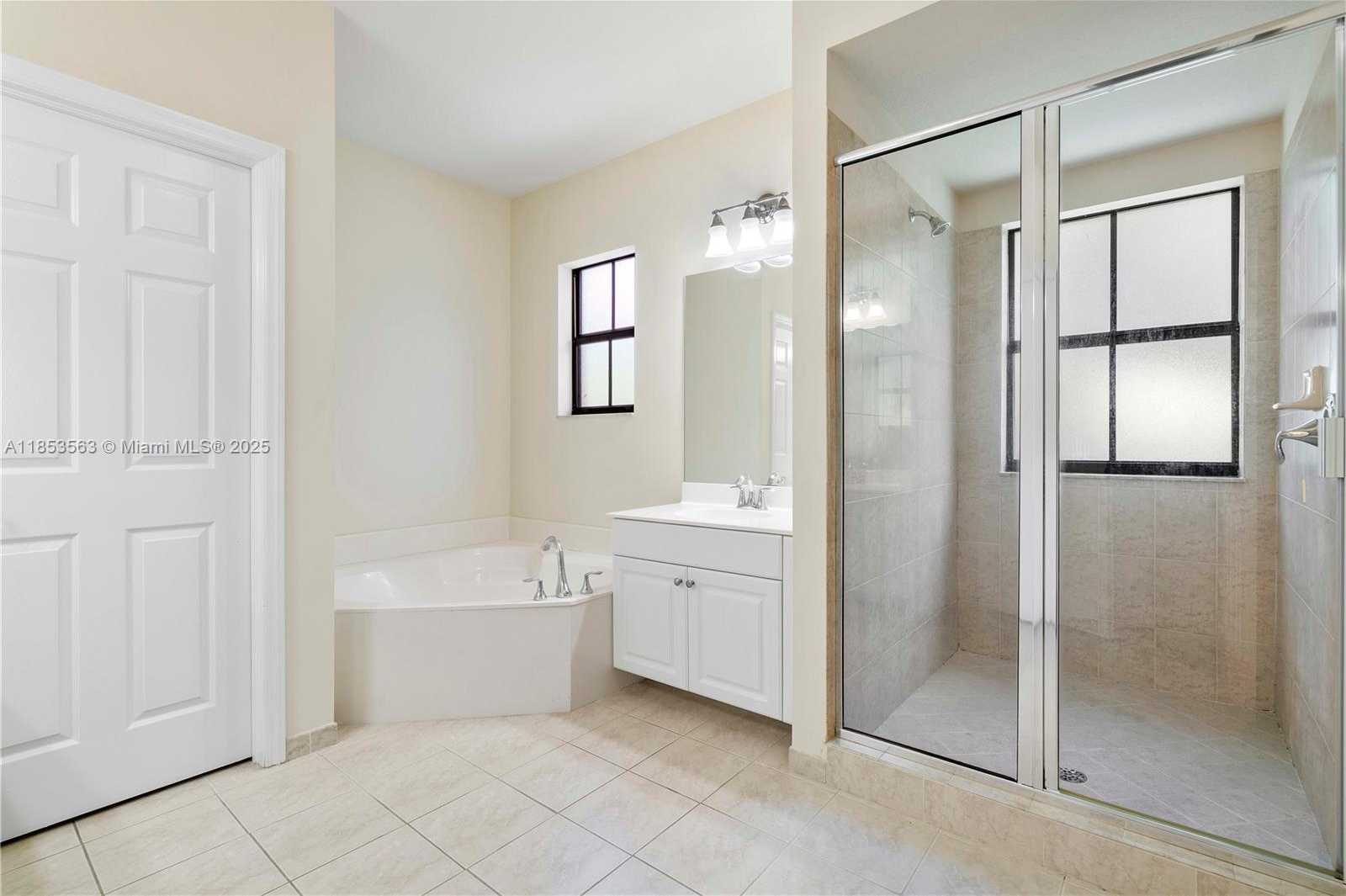 Small Image of 6116 EAST GRAND CYPRESS CIR E, Coconut Creek Number 16