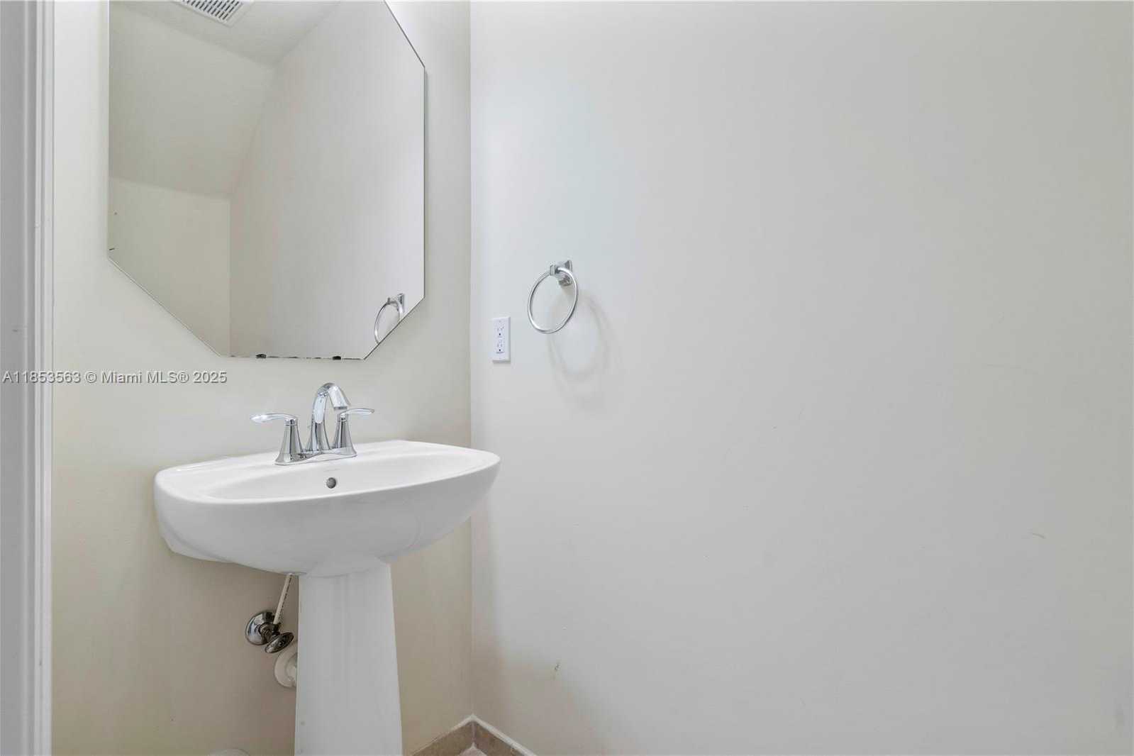 Small Image of 6116 EAST GRAND CYPRESS CIR E, Coconut Creek Number 40