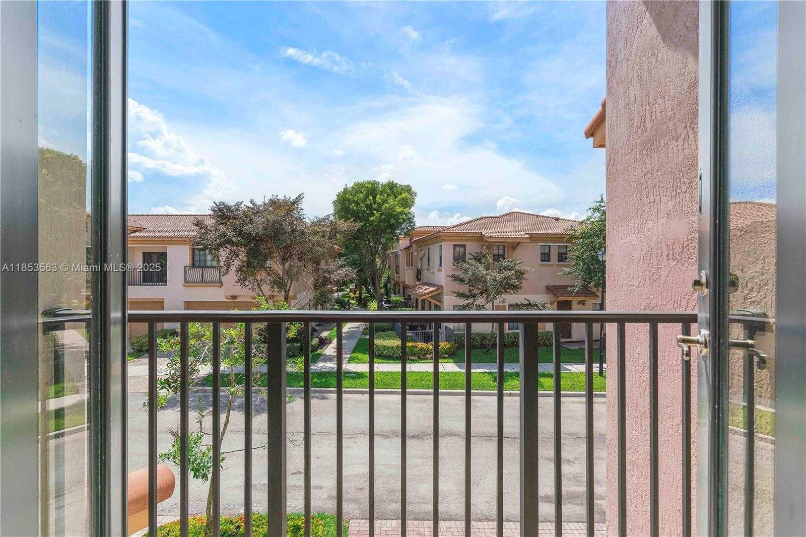 Small Image of 6116 EAST GRAND CYPRESS CIR E, Coconut Creek Number 9