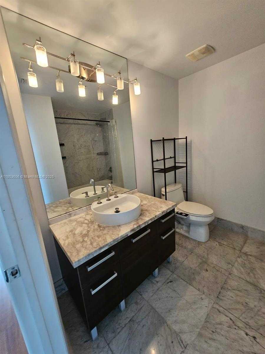 Small Image of 244 BISCAYNE BLVD #3707, Miami Number 21