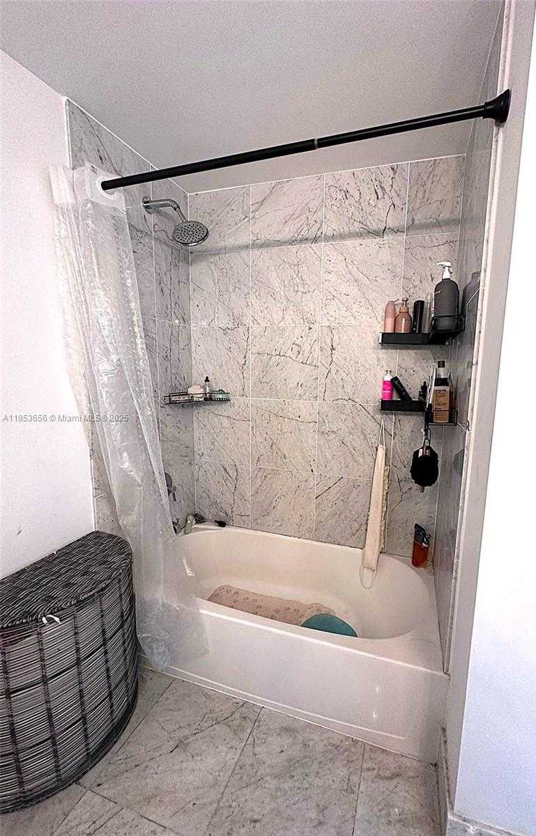 Small Image of 244 BISCAYNE BLVD #3707, Miami Number 23