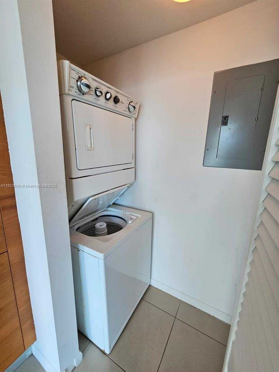 Small Image of 244 BISCAYNE BLVD #3707, Miami Number 27