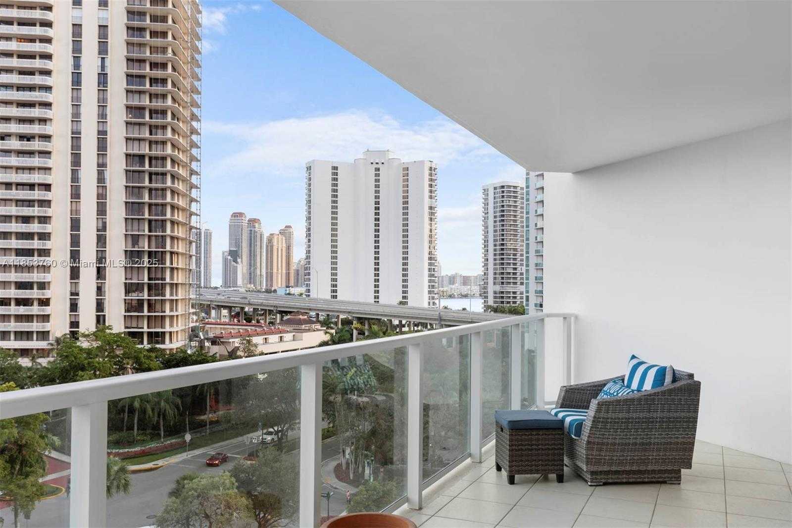 Small Image of 19500 TURNBERRY WAY #7A, Aventura Number 24