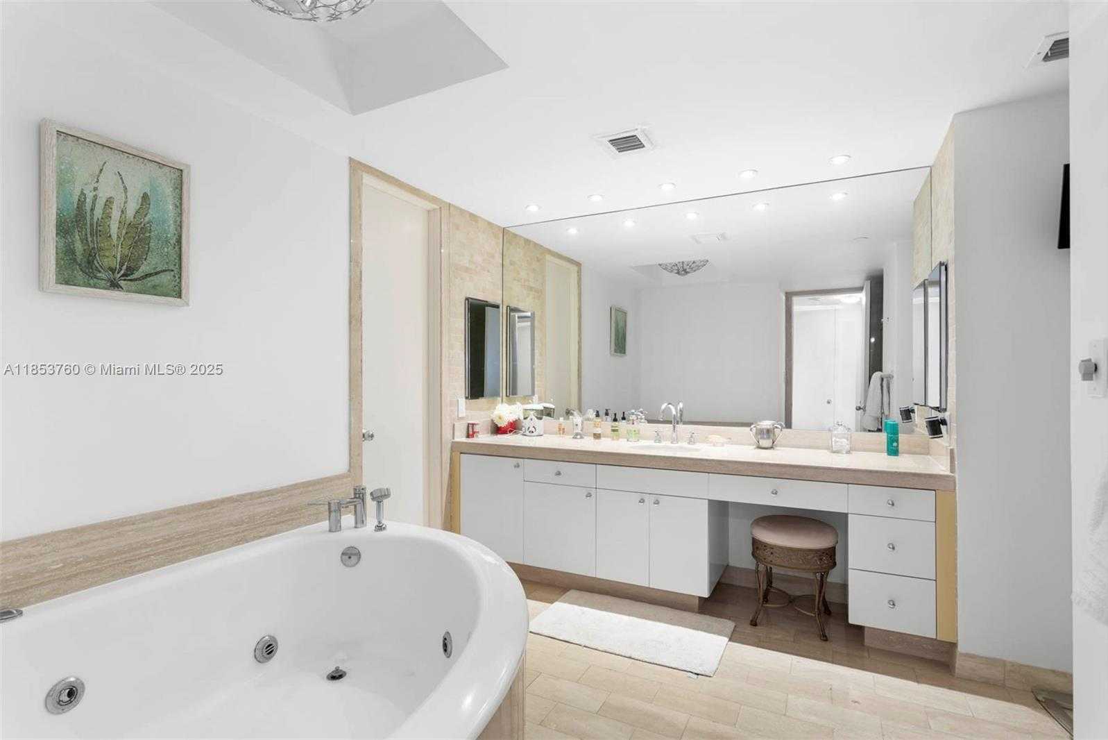 Small Image of 19500 TURNBERRY WAY #7A, Aventura Number 26