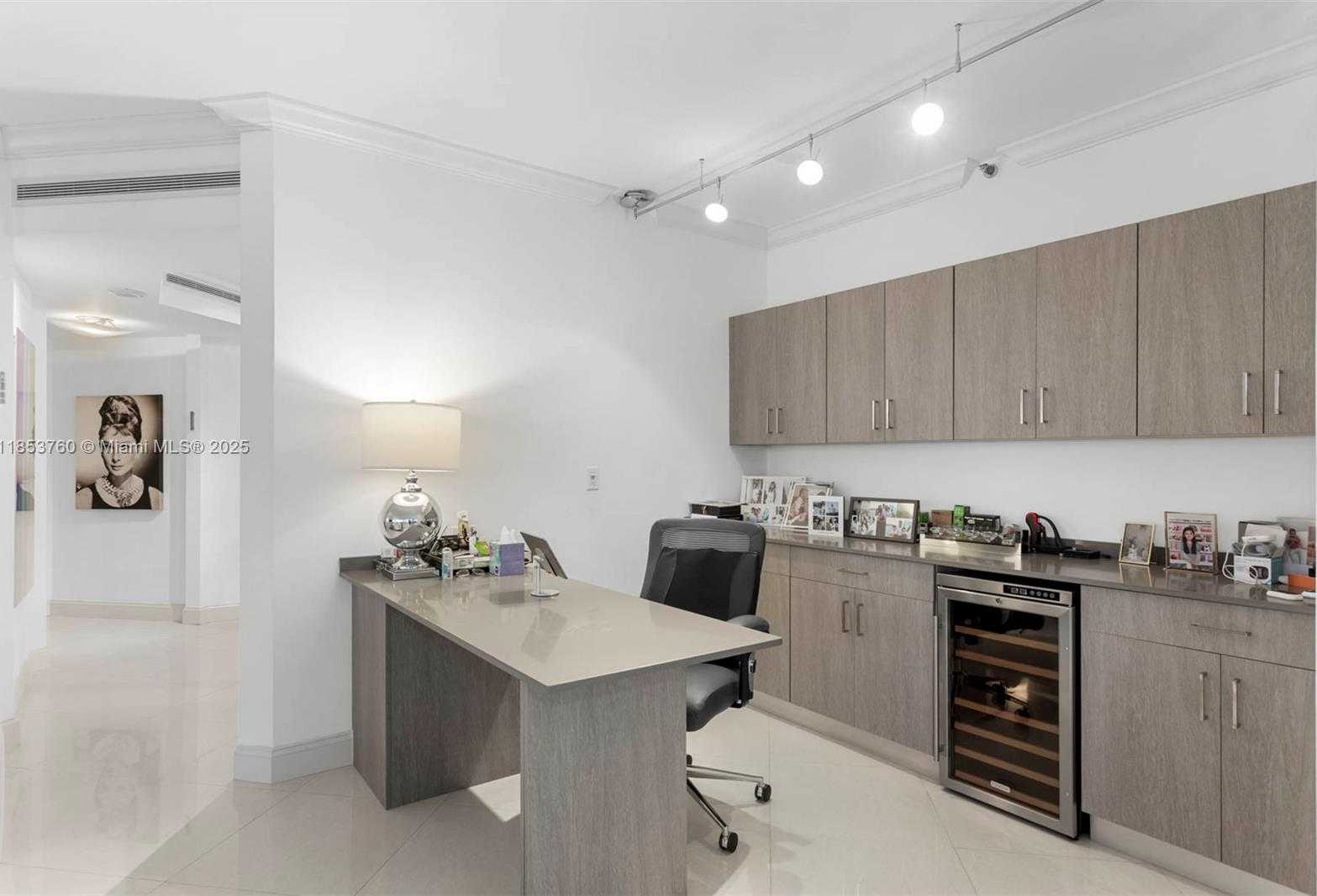 Small Image of 19500 TURNBERRY WAY #7A, Aventura Number 9