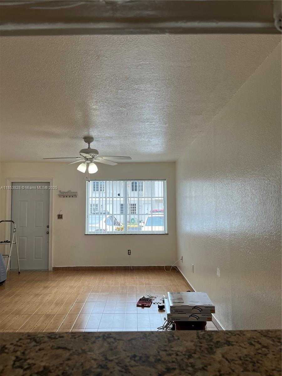 Small Image of 8290 LAKE DR #317, Doral Number 5