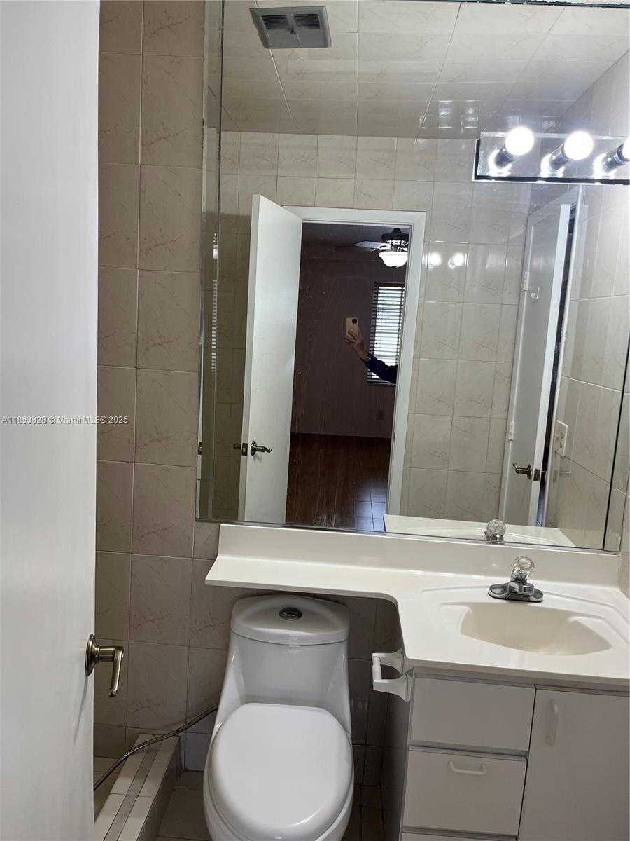 Small Image of 8290 LAKE DR #317, Doral Number 8