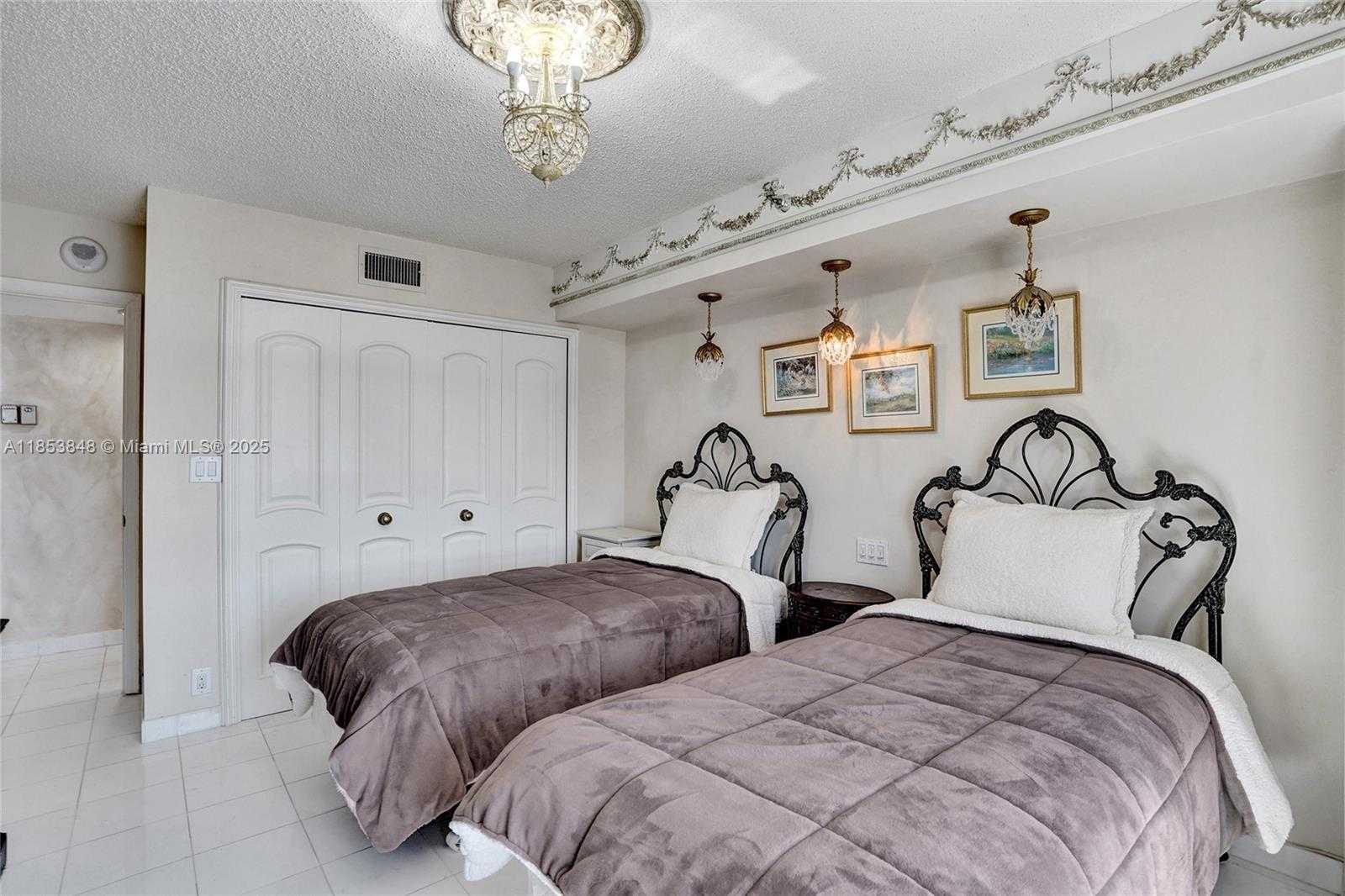 Small Image of 3530 MYSTIC POINTE DR #2915, Aventura Number 18