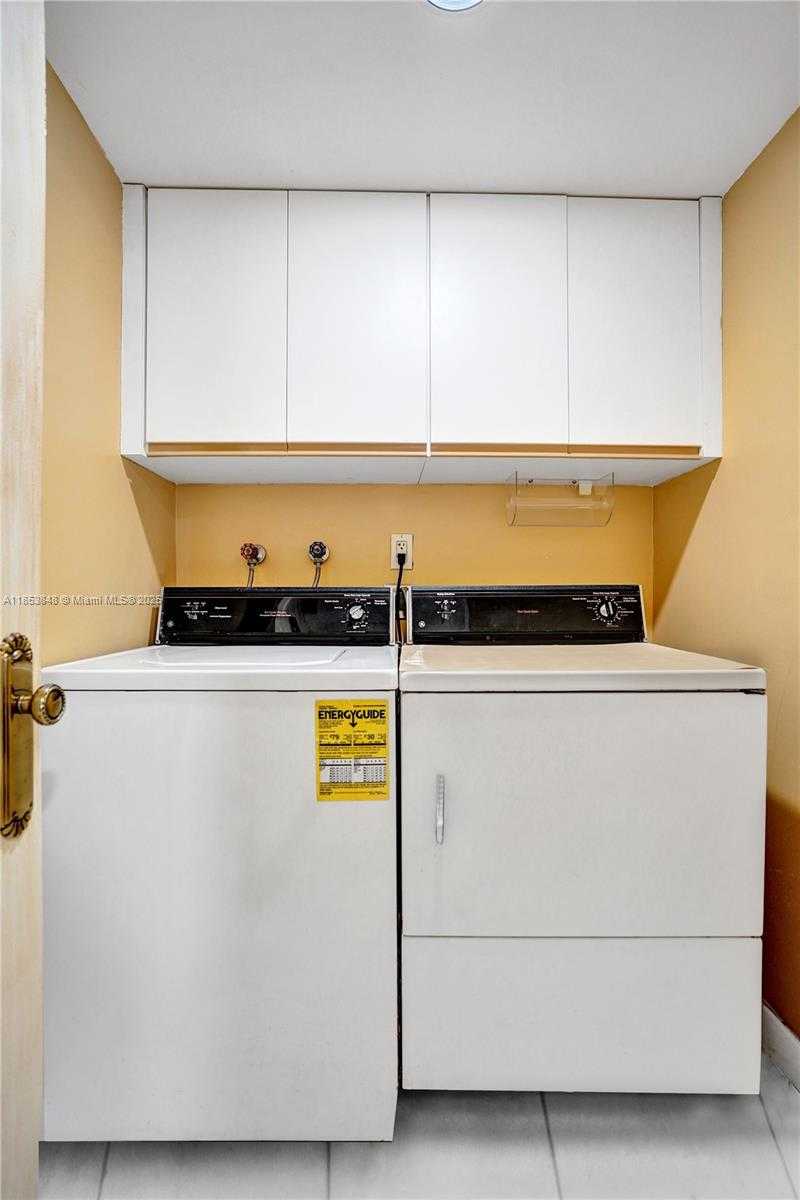 Small Image of 3530 MYSTIC POINTE DR #2915, Aventura Number 24