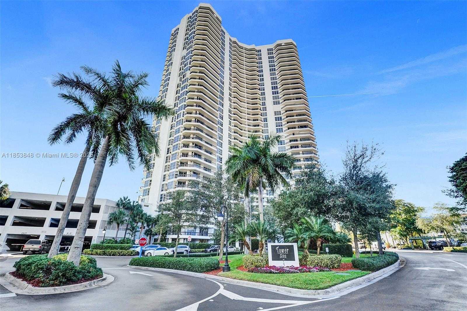 Small Image of 3530 MYSTIC POINTE DR #2915, Aventura Number 39