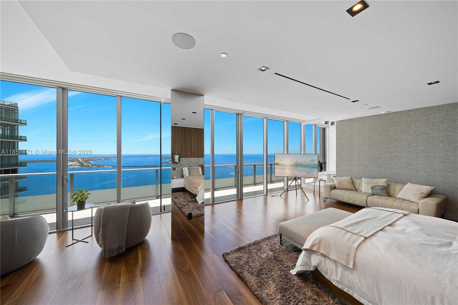 Small Image of 1300 BRICKELL BAY DR #4401, Miami Number 31