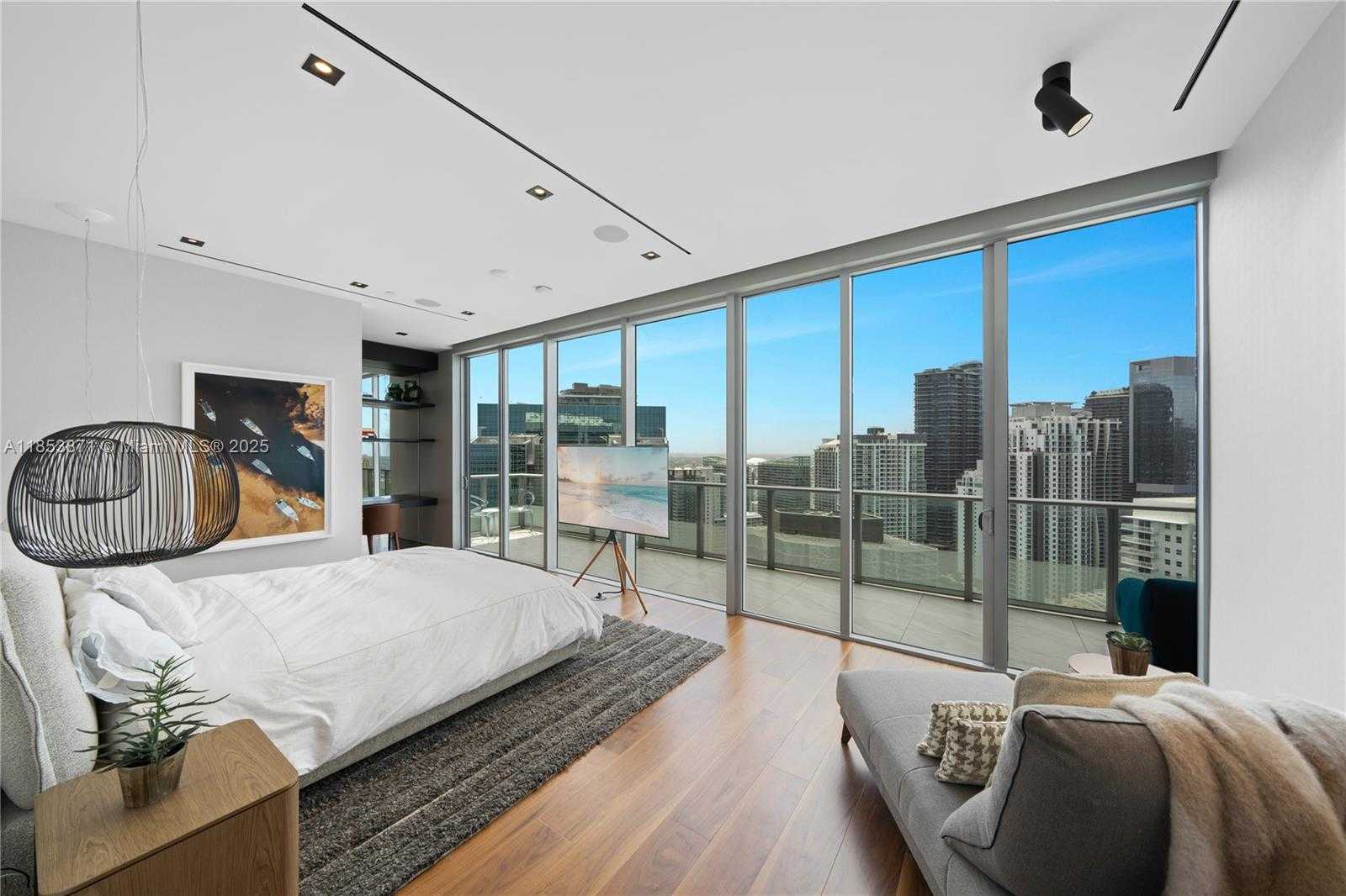 Small Image of 1300 BRICKELL BAY DR #4401, Miami Number 39