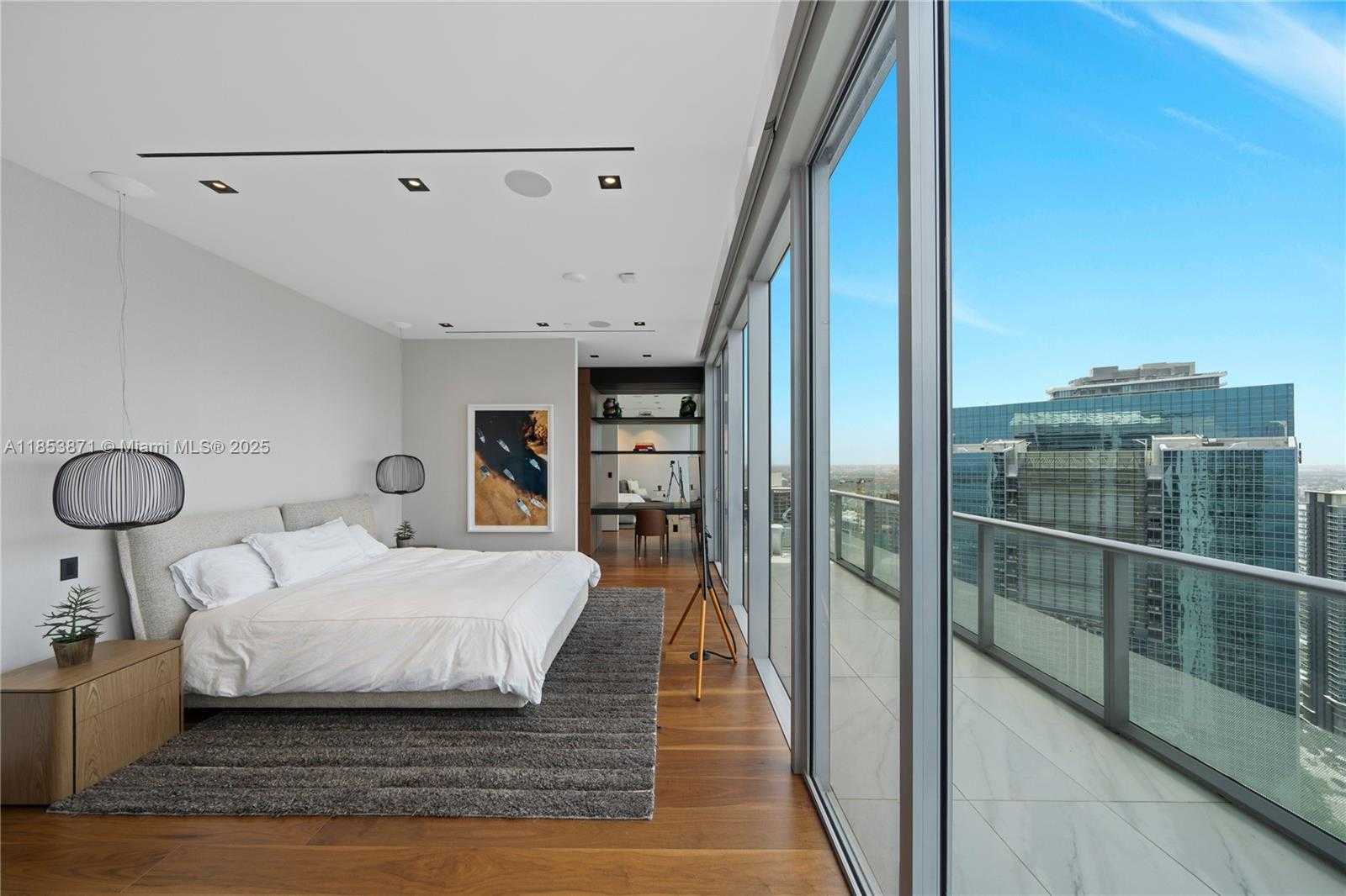 Small Image of 1300 BRICKELL BAY DR #4401, Miami Number 40