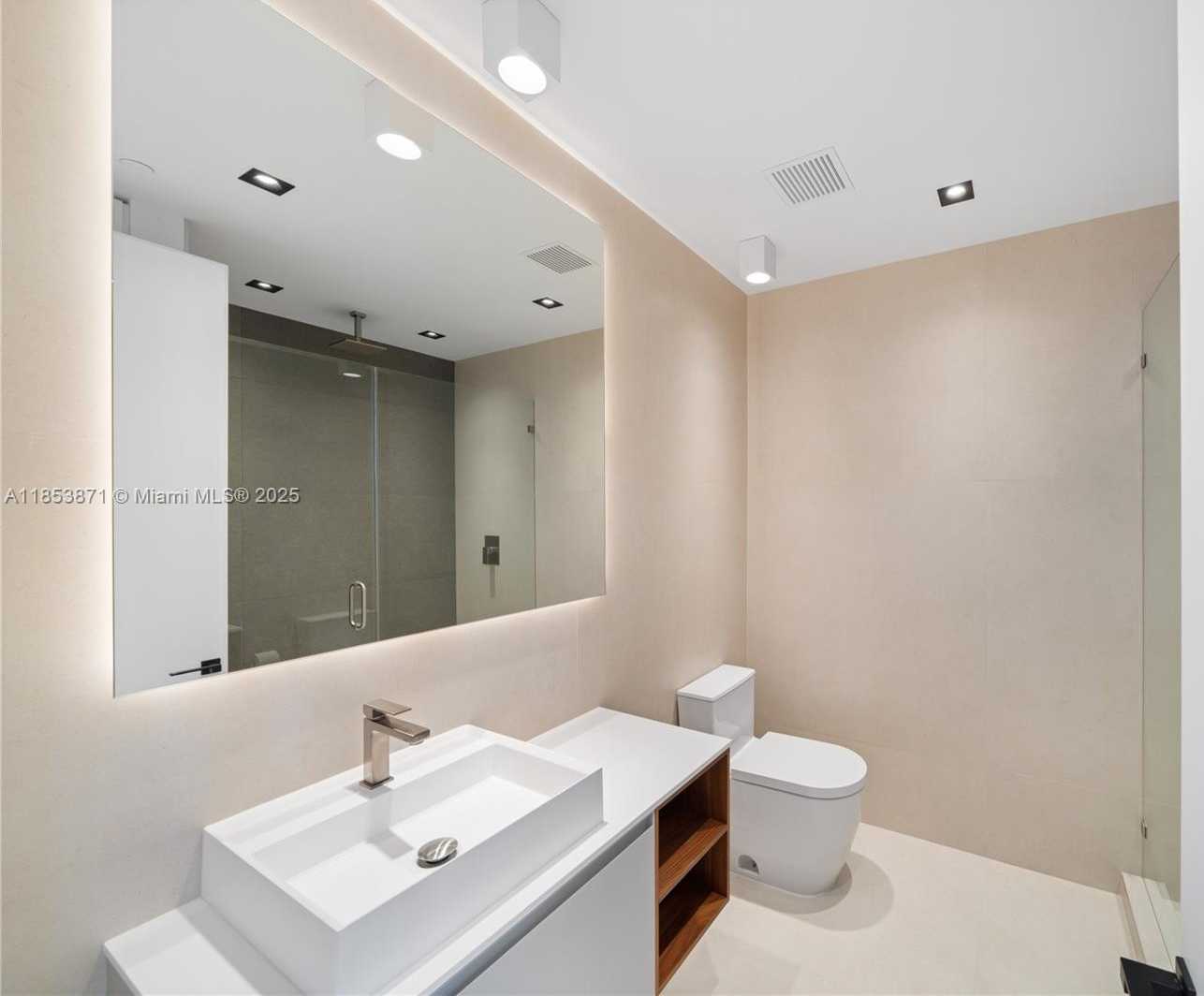 Small Image of 1300 BRICKELL BAY DR #4401, Miami Number 51
